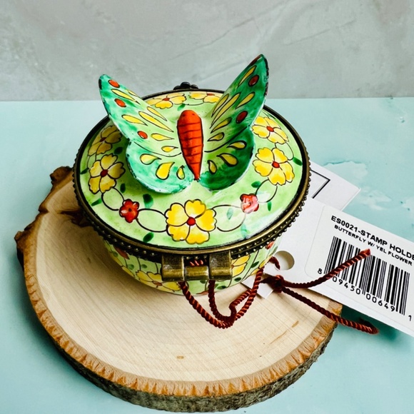 Butterfly Trinket Box. Vintage Stamp trinket box. Stamp Holder Trinket box. - Picture 6 of 7